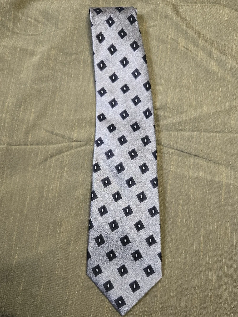 Men's Silver Tie with Black Diamond Motif